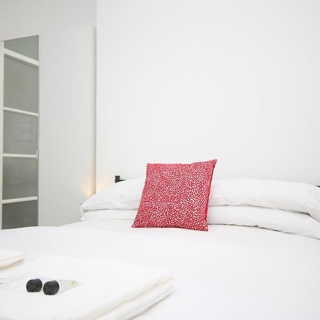 Barton Beachside - Stylish Studio Apartment, Double & Single - Central Beach & Promenade Location - Over 21'S, Family Friendly Only, Id Required 블랙풀 외부 사진