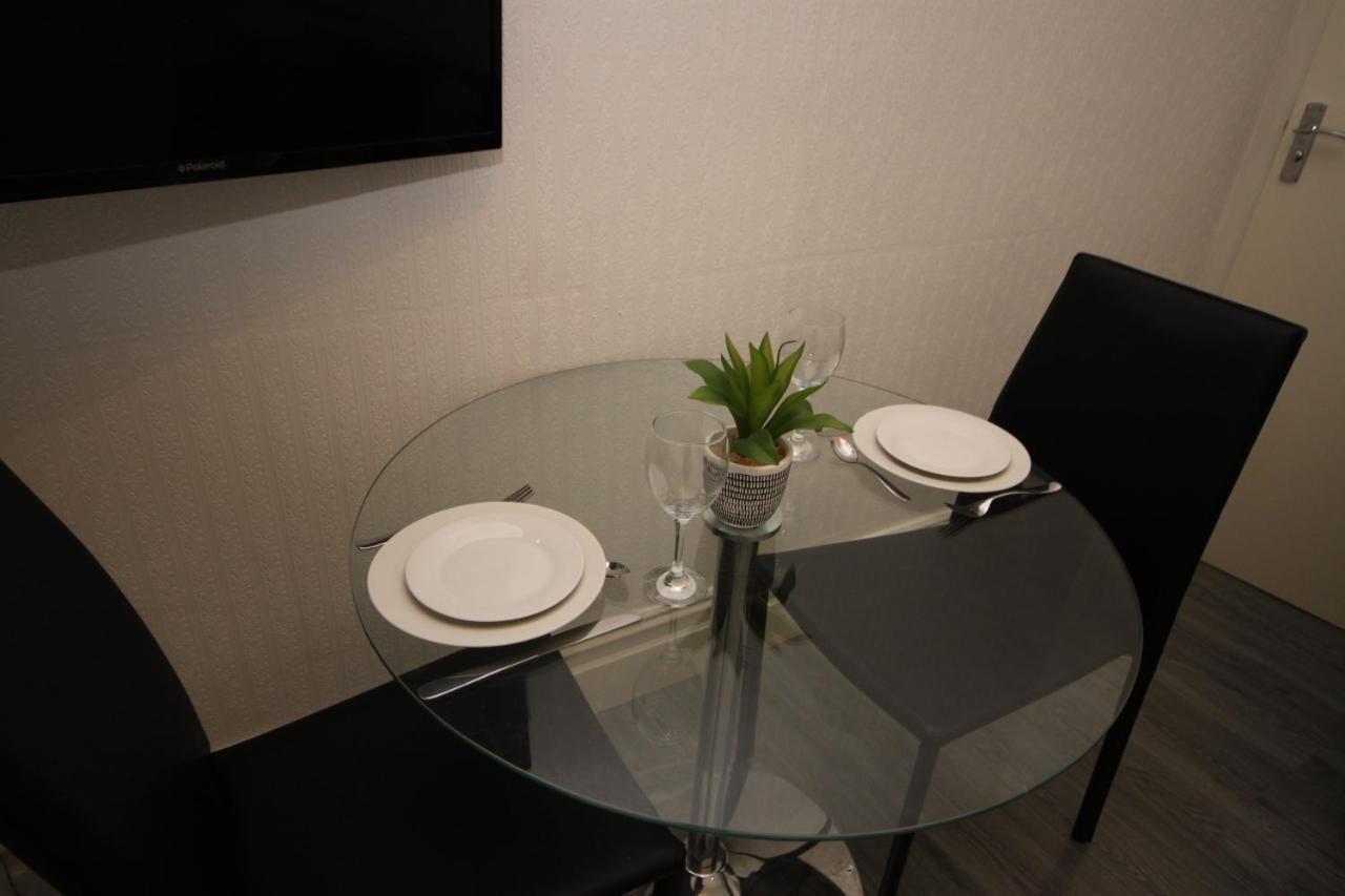 Barton Beachside - Stylish Studio Apartment, Double & Single - Central Beach & Promenade Location - Over 21'S, Family Friendly Only, Id Required 블랙풀 외부 사진
