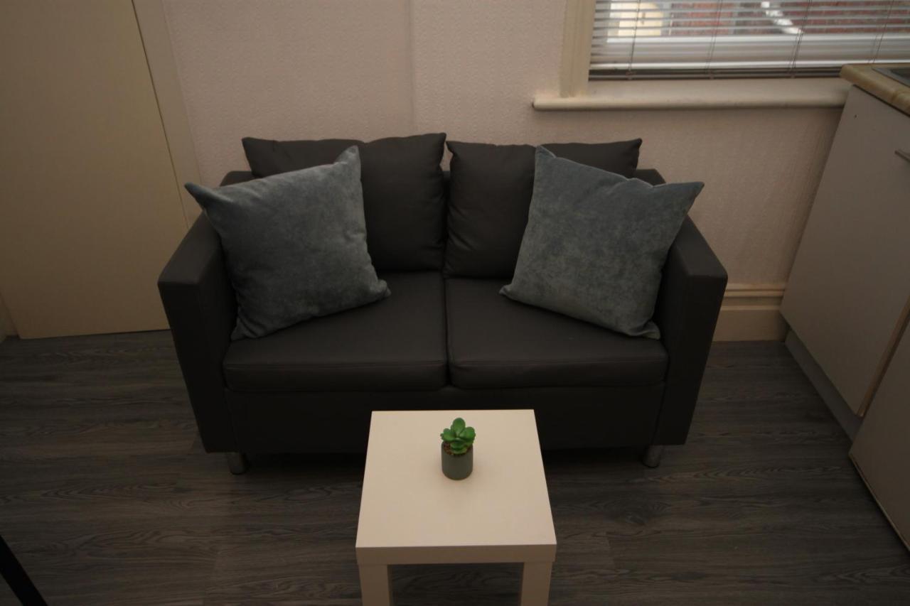 Barton Beachside - Stylish Studio Apartment, Double & Single - Central Beach & Promenade Location - Over 21'S, Family Friendly Only, Id Required 블랙풀 외부 사진