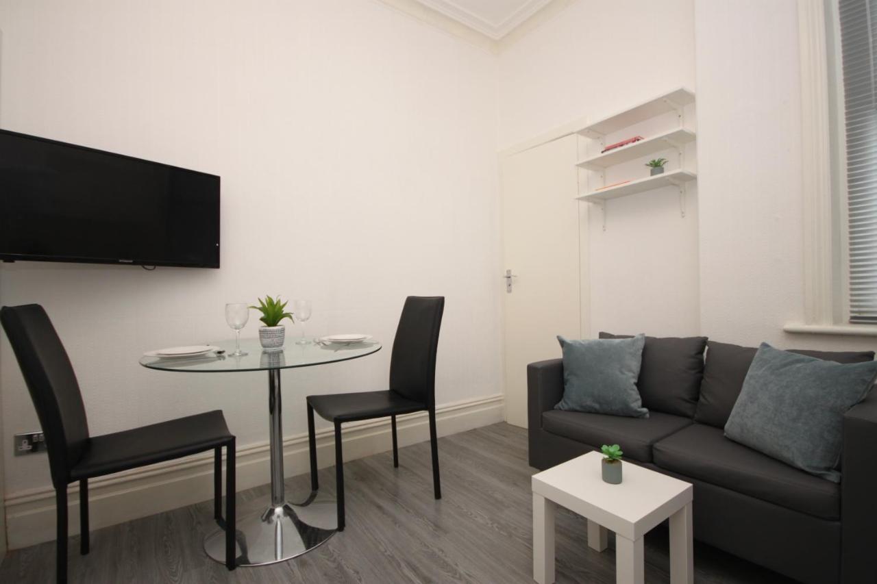 Barton Beachside - Stylish Studio Apartment, Double & Single - Central Beach & Promenade Location - Over 21'S, Family Friendly Only, Id Required 블랙풀 외부 사진