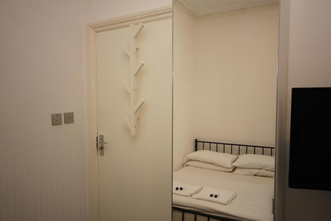 Barton Beachside - Stylish Studio Apartment, Double & Single - Central Beach & Promenade Location - Over 21'S, Family Friendly Only, Id Required 블랙풀 외부 사진