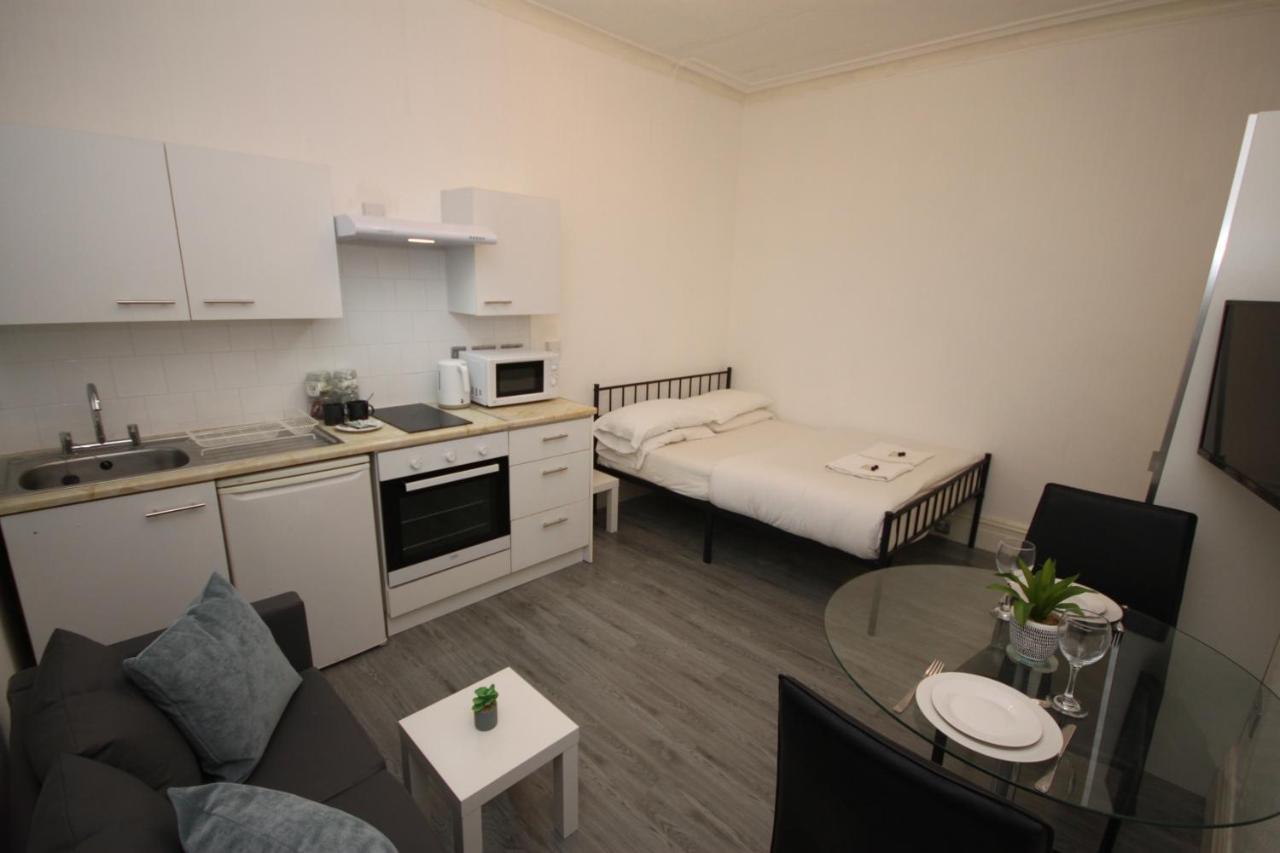 Barton Beachside - Stylish Studio Apartment, Double & Single - Central Beach & Promenade Location - Over 21'S, Family Friendly Only, Id Required 블랙풀 외부 사진