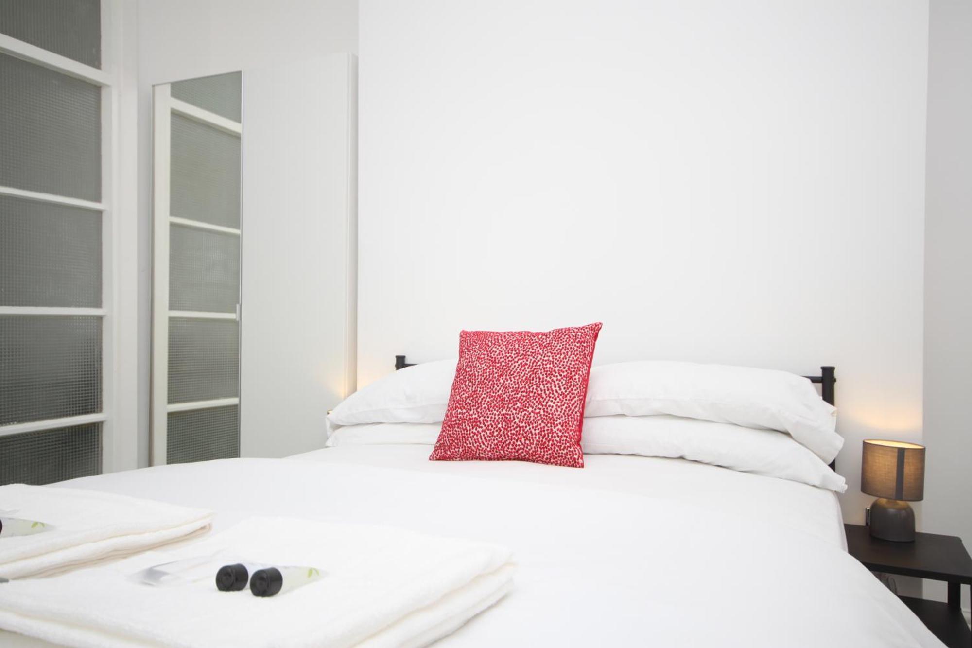 Barton Beachside - Stylish Studio Apartment, Double & Single - Central Beach & Promenade Location - Over 21'S, Family Friendly Only, Id Required 블랙풀 외부 사진
