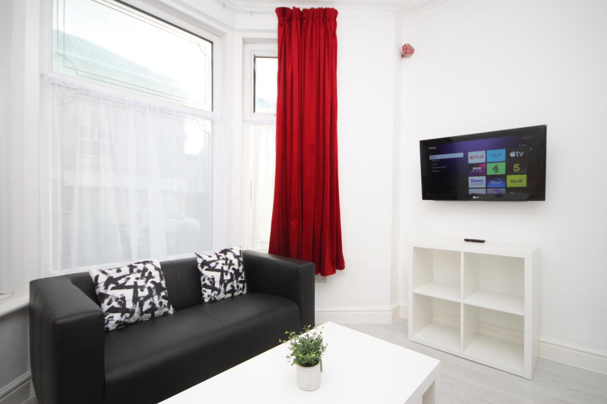Barton Beachside - Stylish Studio Apartment, Double & Single - Central Beach & Promenade Location - Over 21'S, Family Friendly Only, Id Required 블랙풀 외부 사진