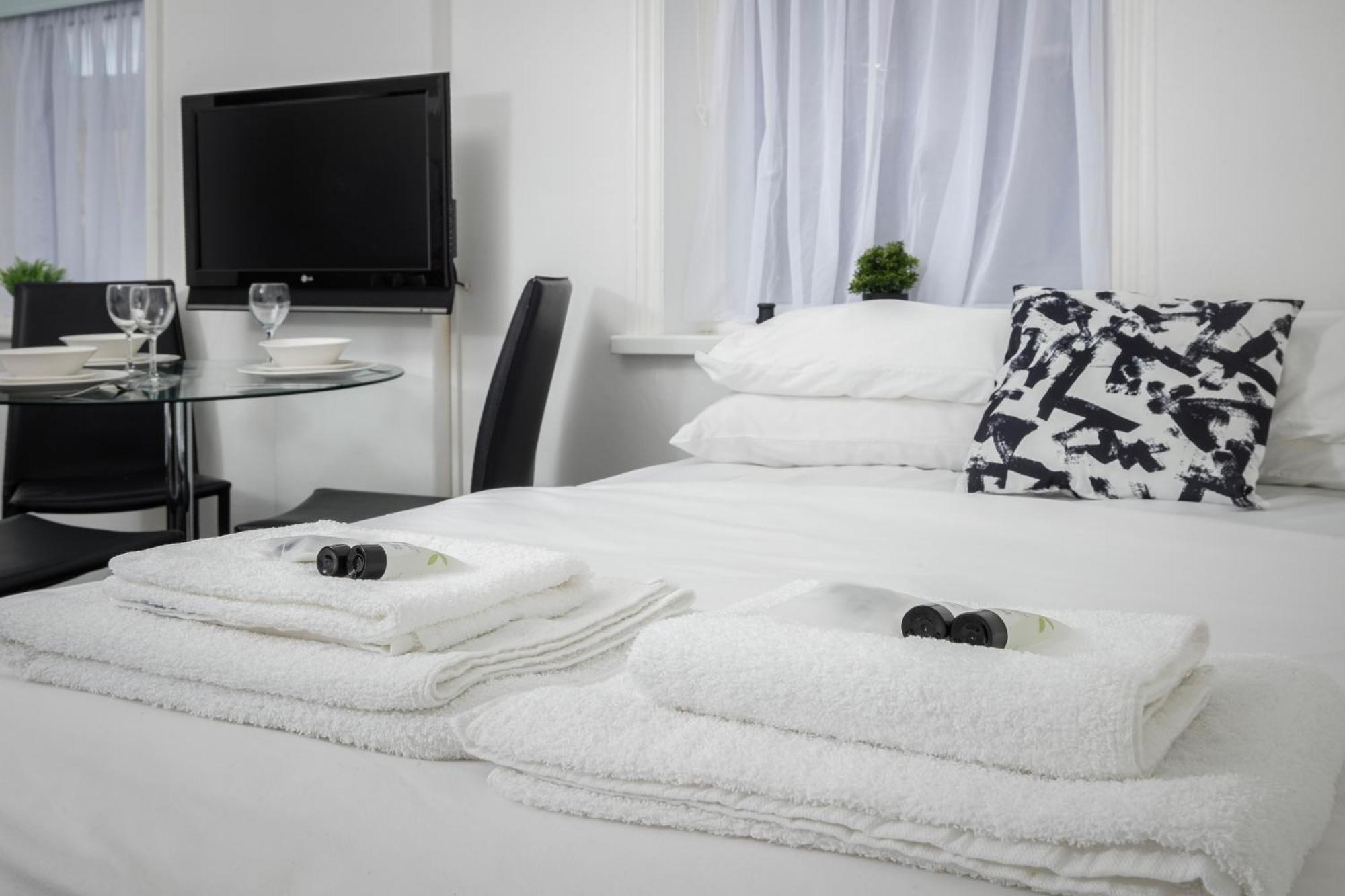 Barton Beachside - Stylish Studio Apartment, Double & Single - Central Beach & Promenade Location - Over 21'S, Family Friendly Only, Id Required 블랙풀 외부 사진