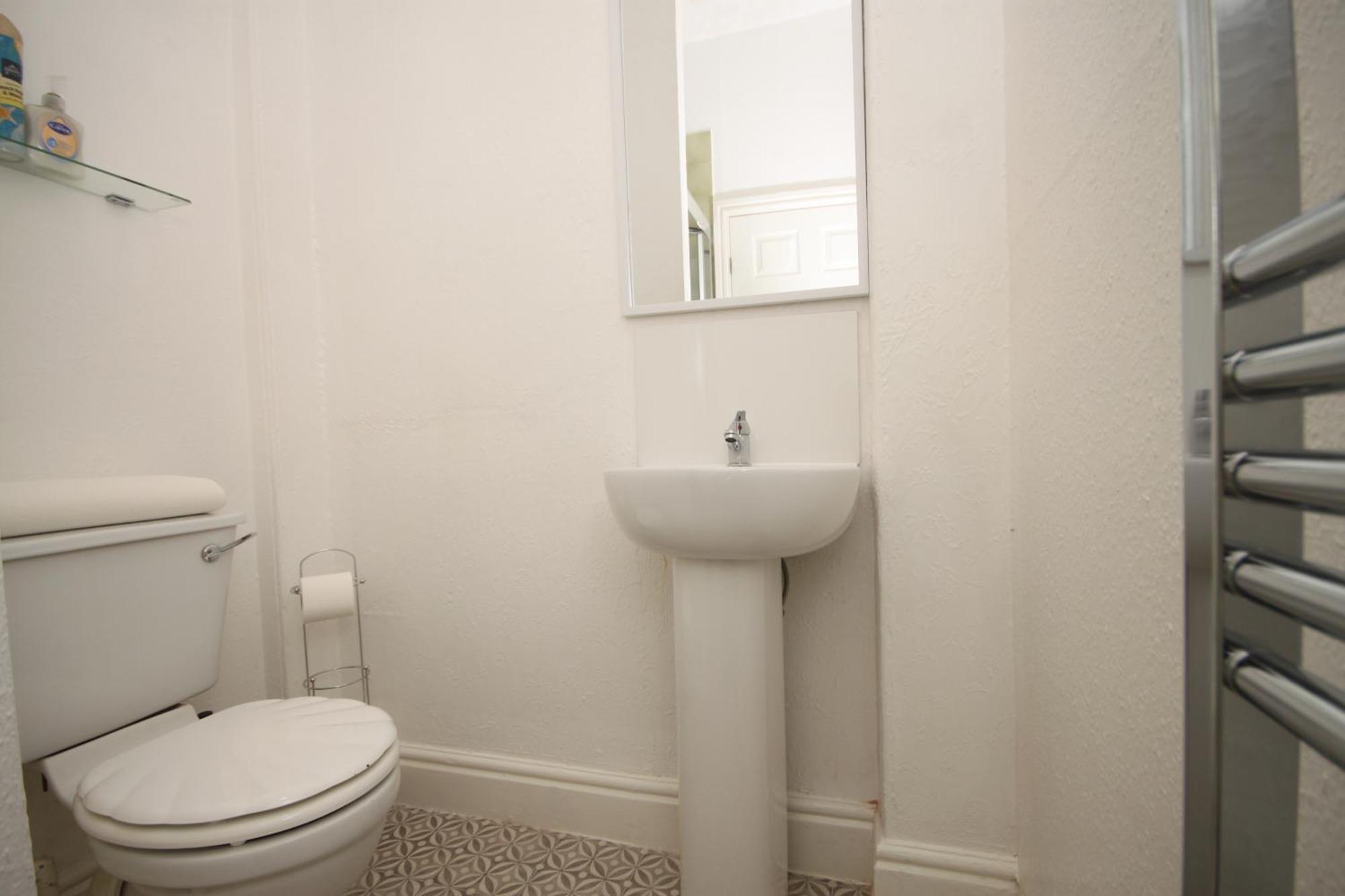 Barton Beachside - Stylish Studio Apartment, Double & Single - Central Beach & Promenade Location - Over 21'S, Family Friendly Only, Id Required 블랙풀 객실 사진