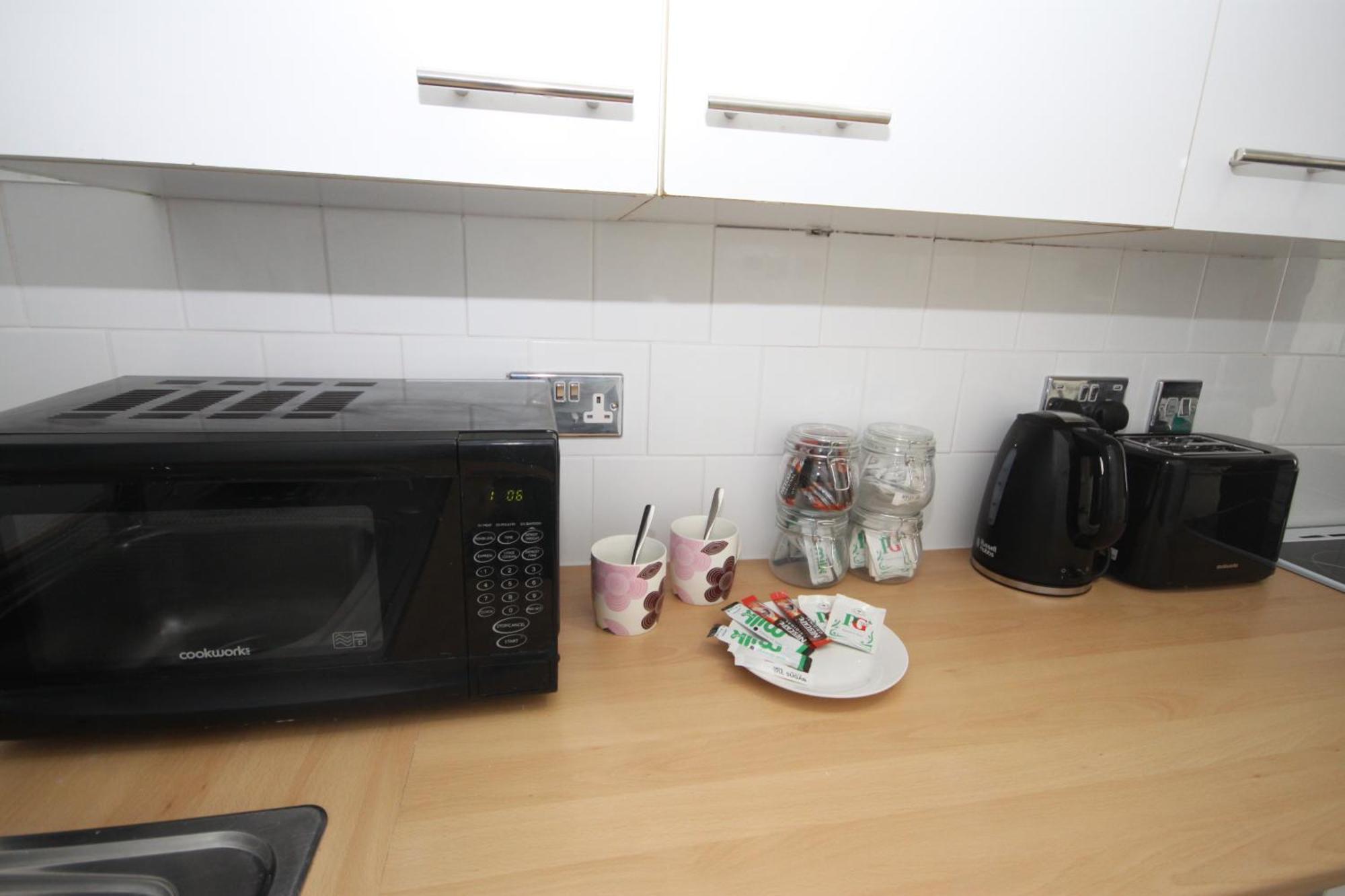 Barton Beachside - Stylish Studio Apartment, Double & Single - Central Beach & Promenade Location - Over 21'S, Family Friendly Only, Id Required 블랙풀 외부 사진