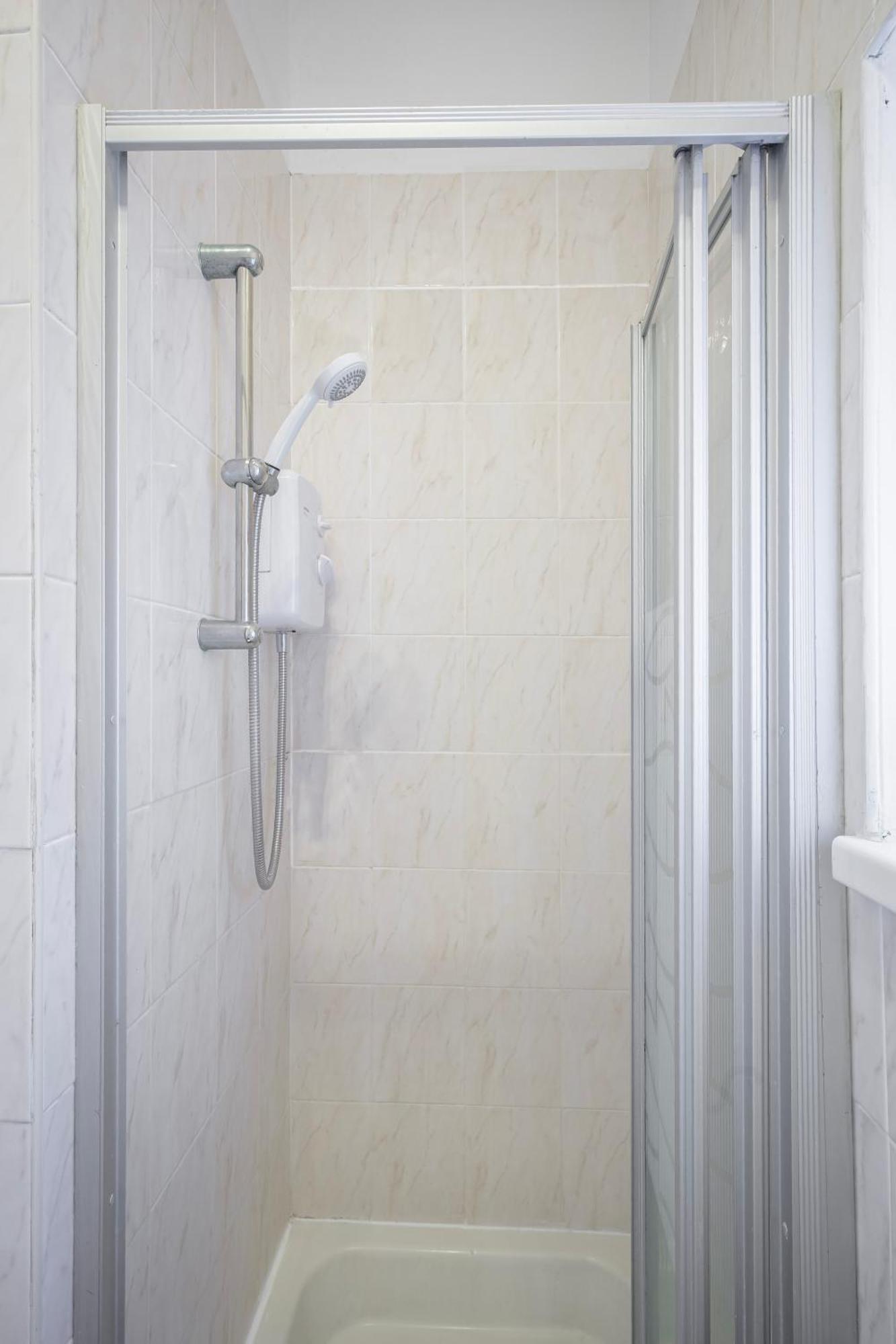 Barton Beachside - Stylish Studio Apartment, Double & Single - Central Beach & Promenade Location - Over 21'S, Family Friendly Only, Id Required 블랙풀 외부 사진