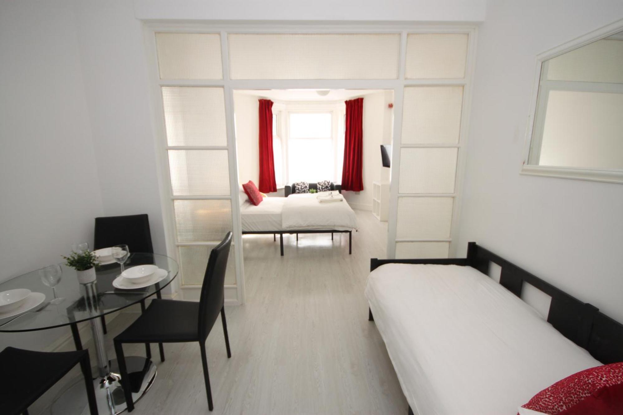 Barton Beachside - Stylish Studio Apartment, Double & Single - Central Beach & Promenade Location - Over 21'S, Family Friendly Only, Id Required 블랙풀 외부 사진