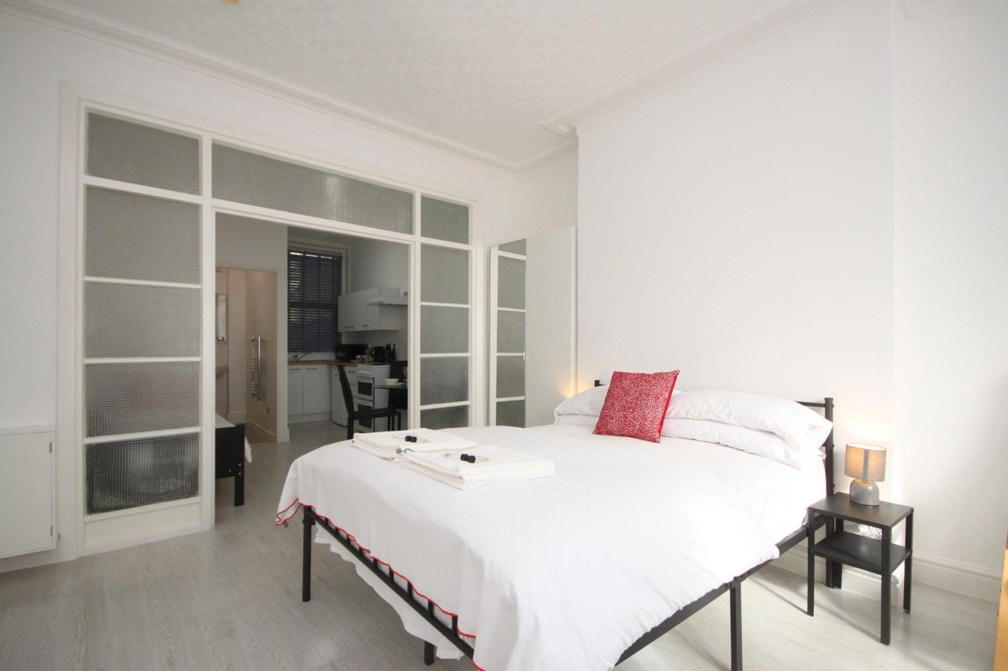 Barton Beachside - Stylish Studio Apartment, Double & Single - Central Beach & Promenade Location - Over 21'S, Family Friendly Only, Id Required 블랙풀 외부 사진