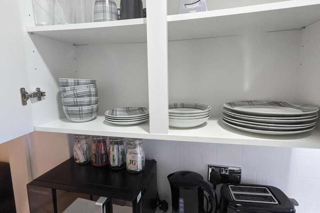 Barton Beachside - Stylish Studio Apartment, Double & Single - Central Beach & Promenade Location - Over 21'S, Family Friendly Only, Id Required 블랙풀 외부 사진