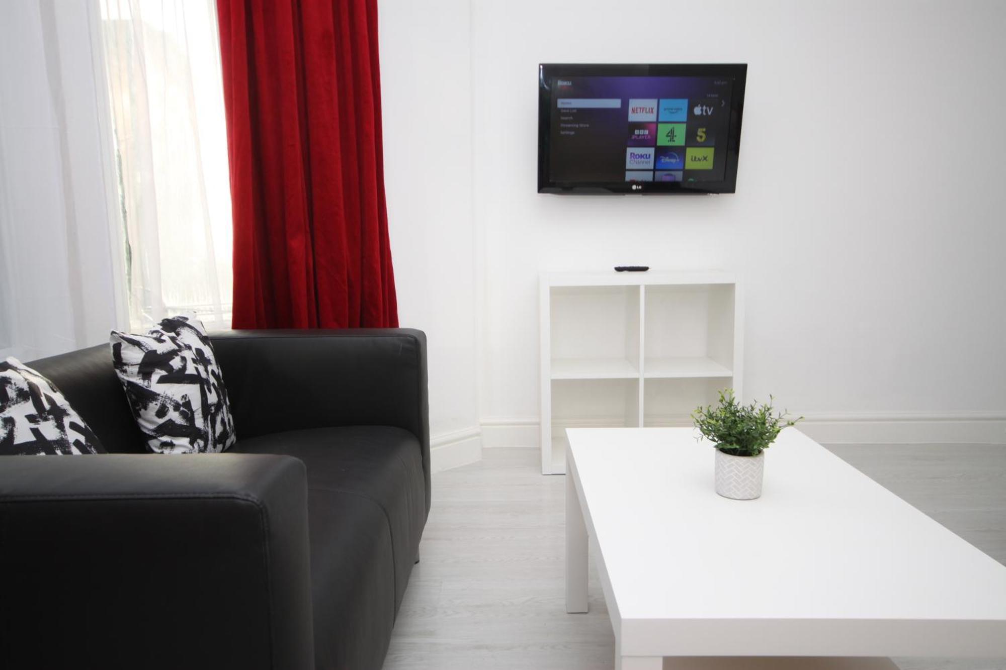 Barton Beachside - Stylish Studio Apartment, Double & Single - Central Beach & Promenade Location - Over 21'S, Family Friendly Only, Id Required 블랙풀 객실 사진