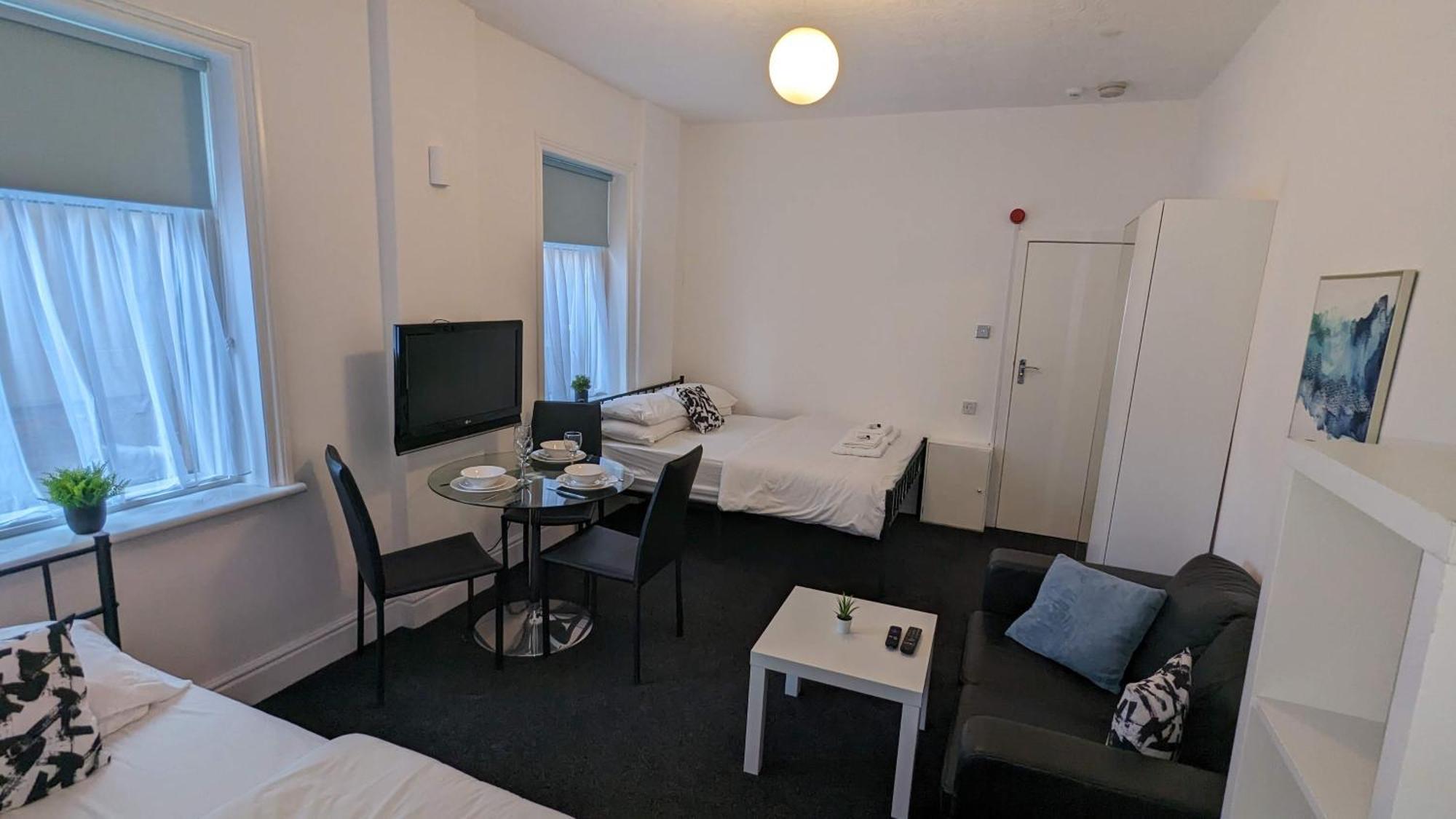 Barton Beachside - Stylish Studio Apartment, Double & Single - Central Beach & Promenade Location - Over 21'S, Family Friendly Only, Id Required 블랙풀 외부 사진