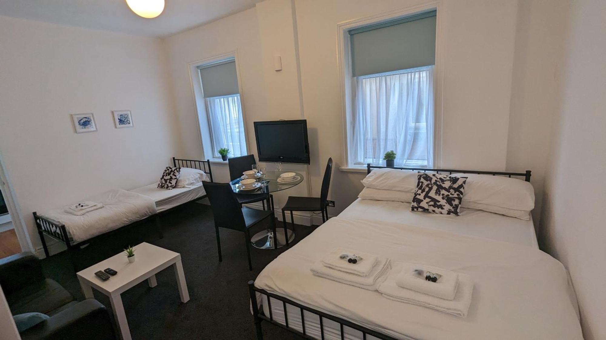 Barton Beachside - Stylish Studio Apartment, Double & Single - Central Beach & Promenade Location - Over 21'S, Family Friendly Only, Id Required 블랙풀 외부 사진