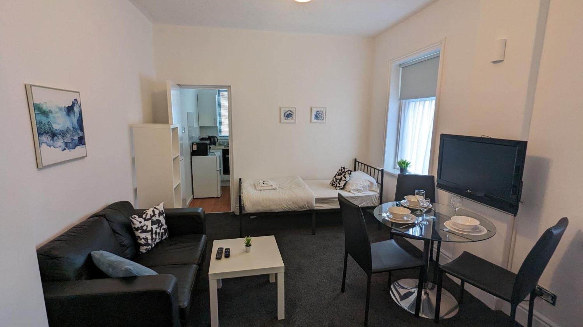 Barton Beachside - Stylish Studio Apartment, Double & Single - Central Beach & Promenade Location - Over 21'S, Family Friendly Only, Id Required 블랙풀 외부 사진